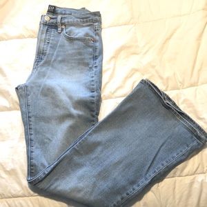 Gap Flare Jean